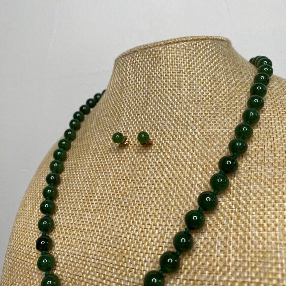 BIRK’S Nephrite Jade Beaded Necklace & Earring Set - Picture 2 of 4